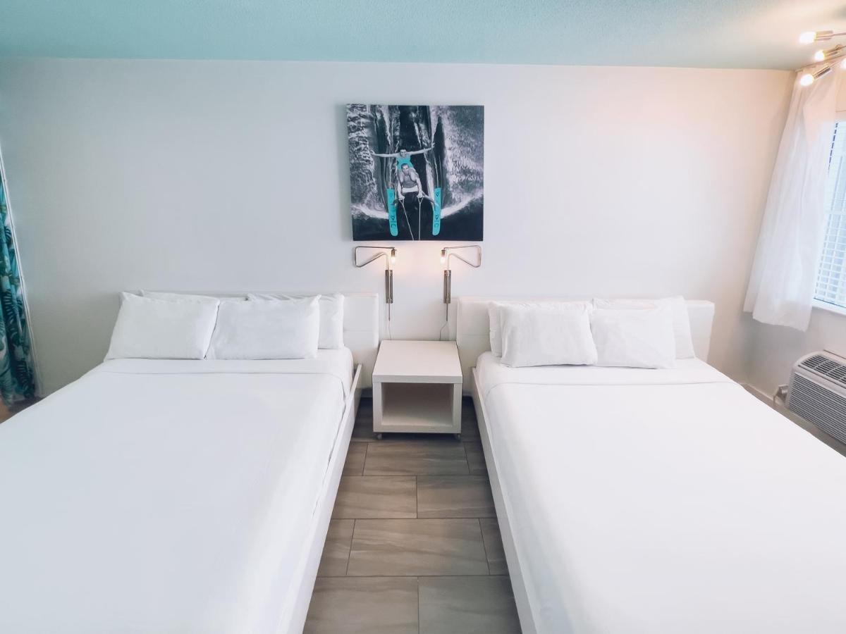 Studio Two Queen Beds