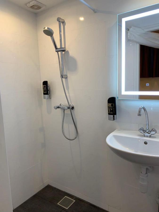 Double Room Private Bathroom,1522256245:JPEG