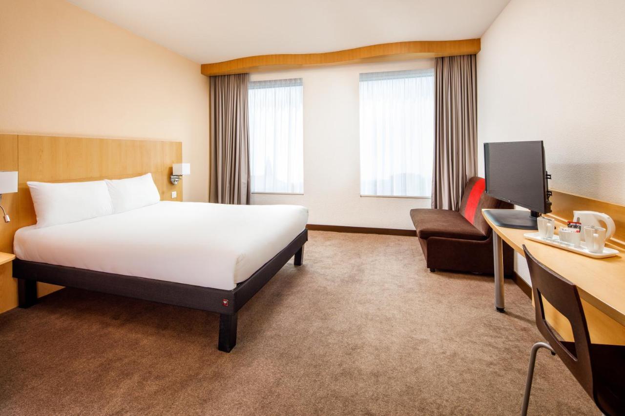 Familienzimmer mit 1 Doppelbett + 1 Kinderbett