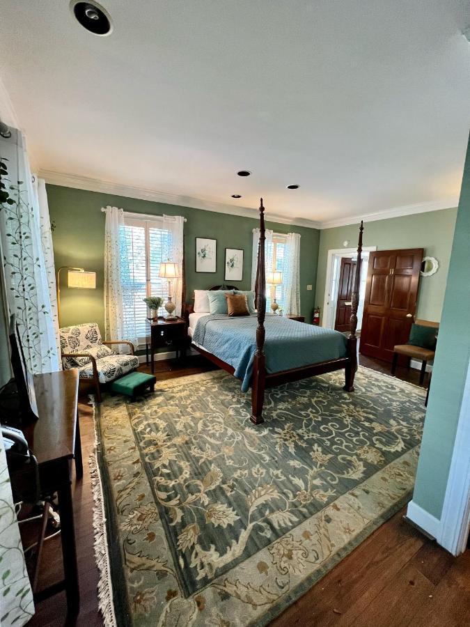 Carriage House Room 11,1294213750:JPEG