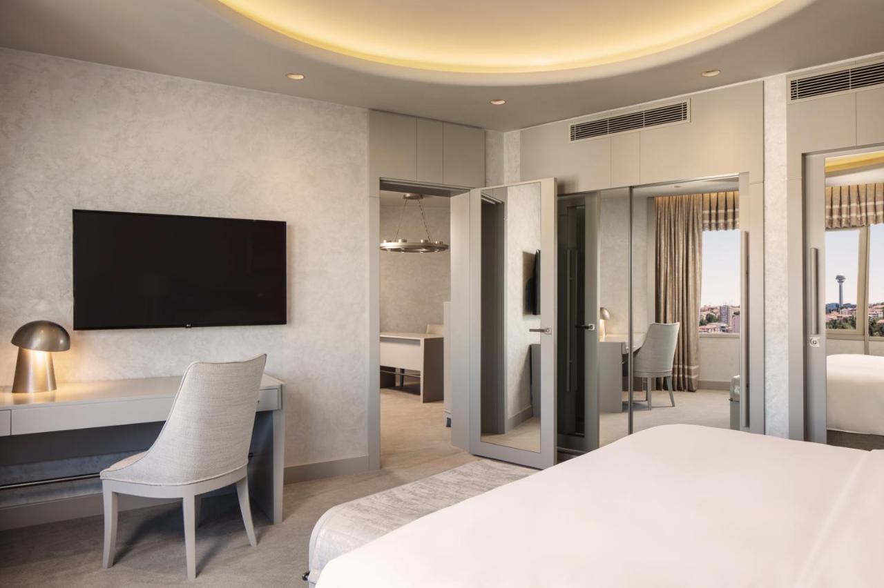 Executive Suite Lounge Access