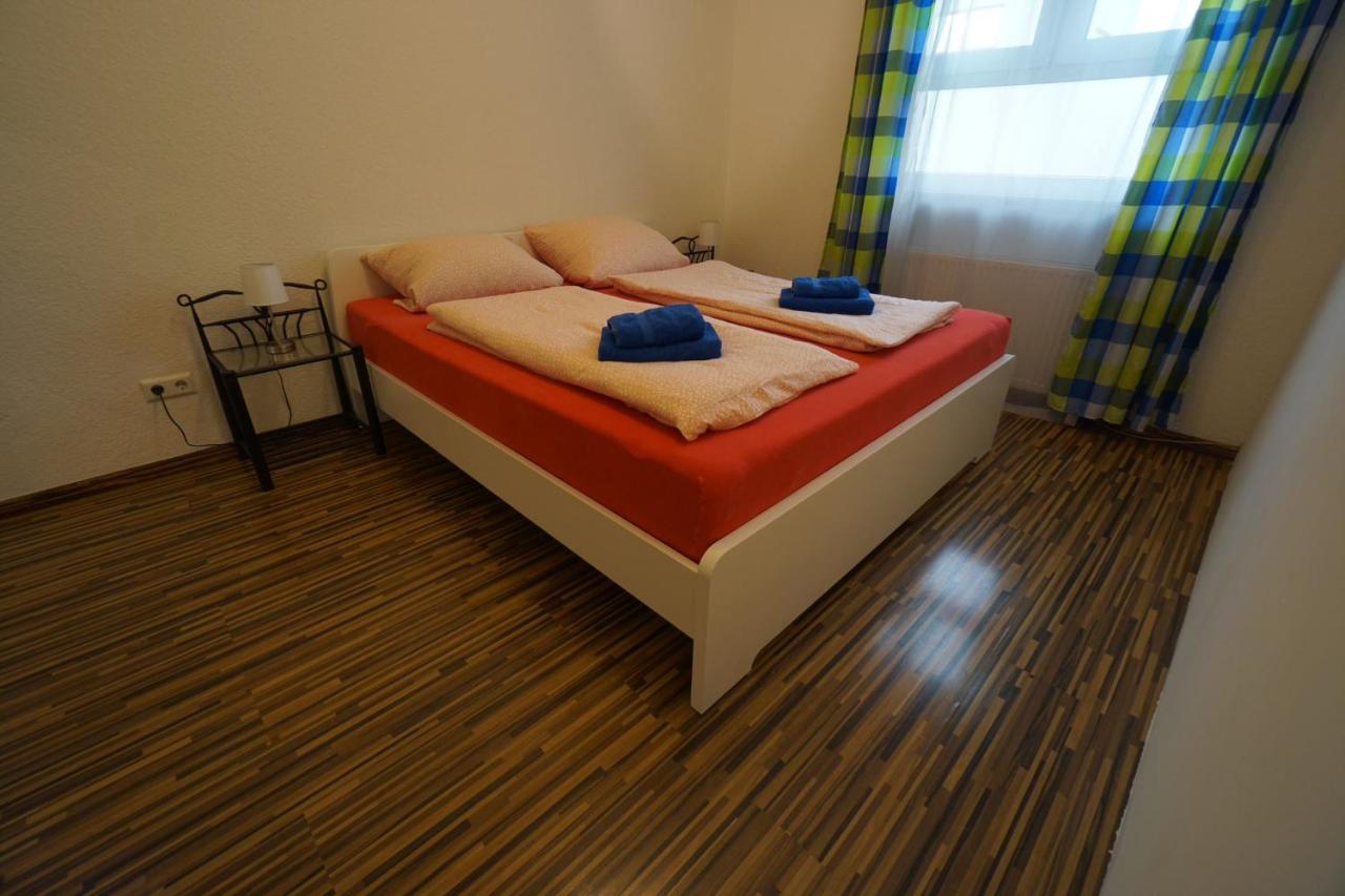 One-Bedroom Apartment,1294842322:JPEG