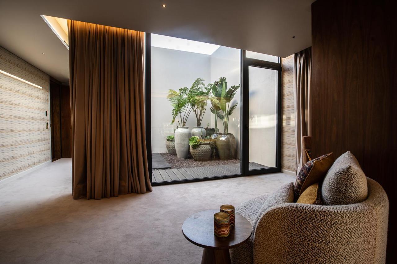 Signature Suite
