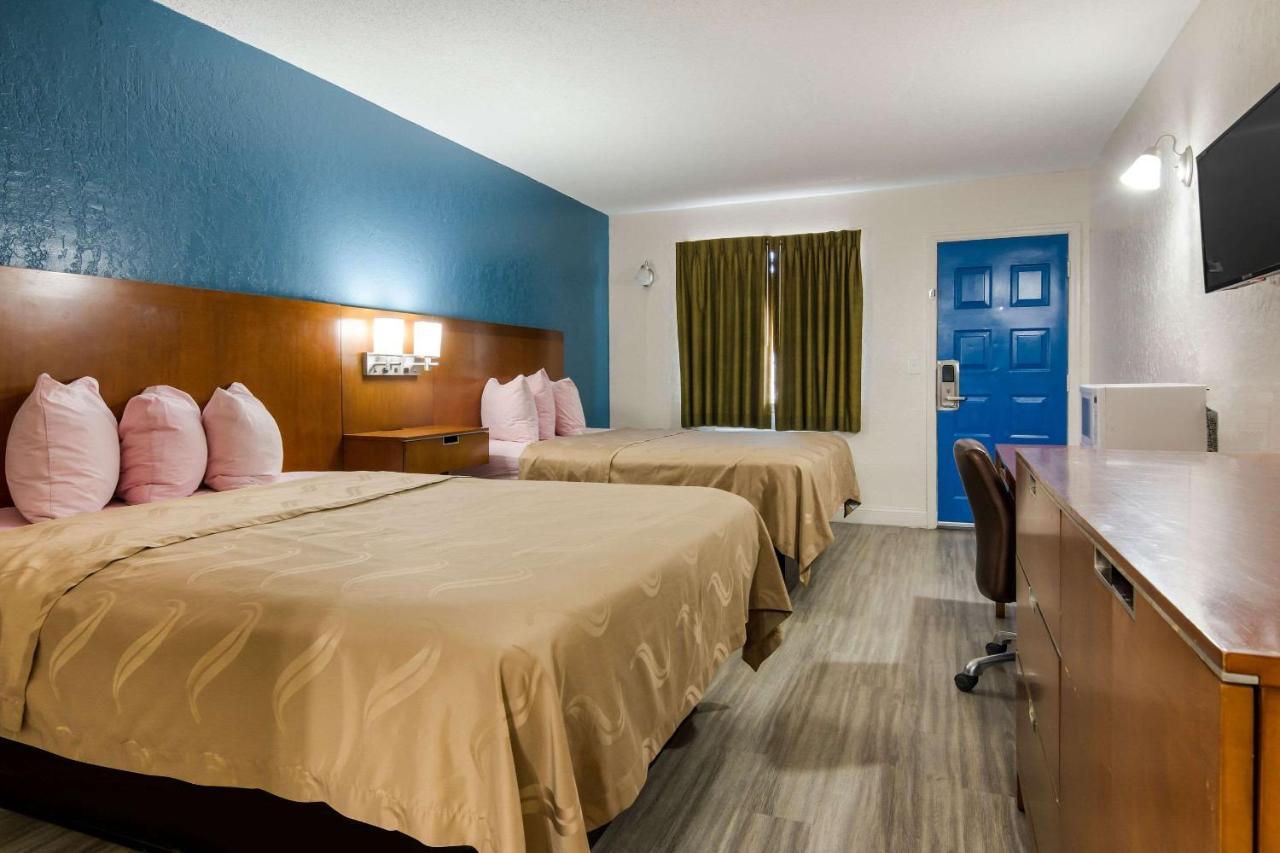 Quadruple Room Two Queen Beds Smoking,1244504863:JPEG