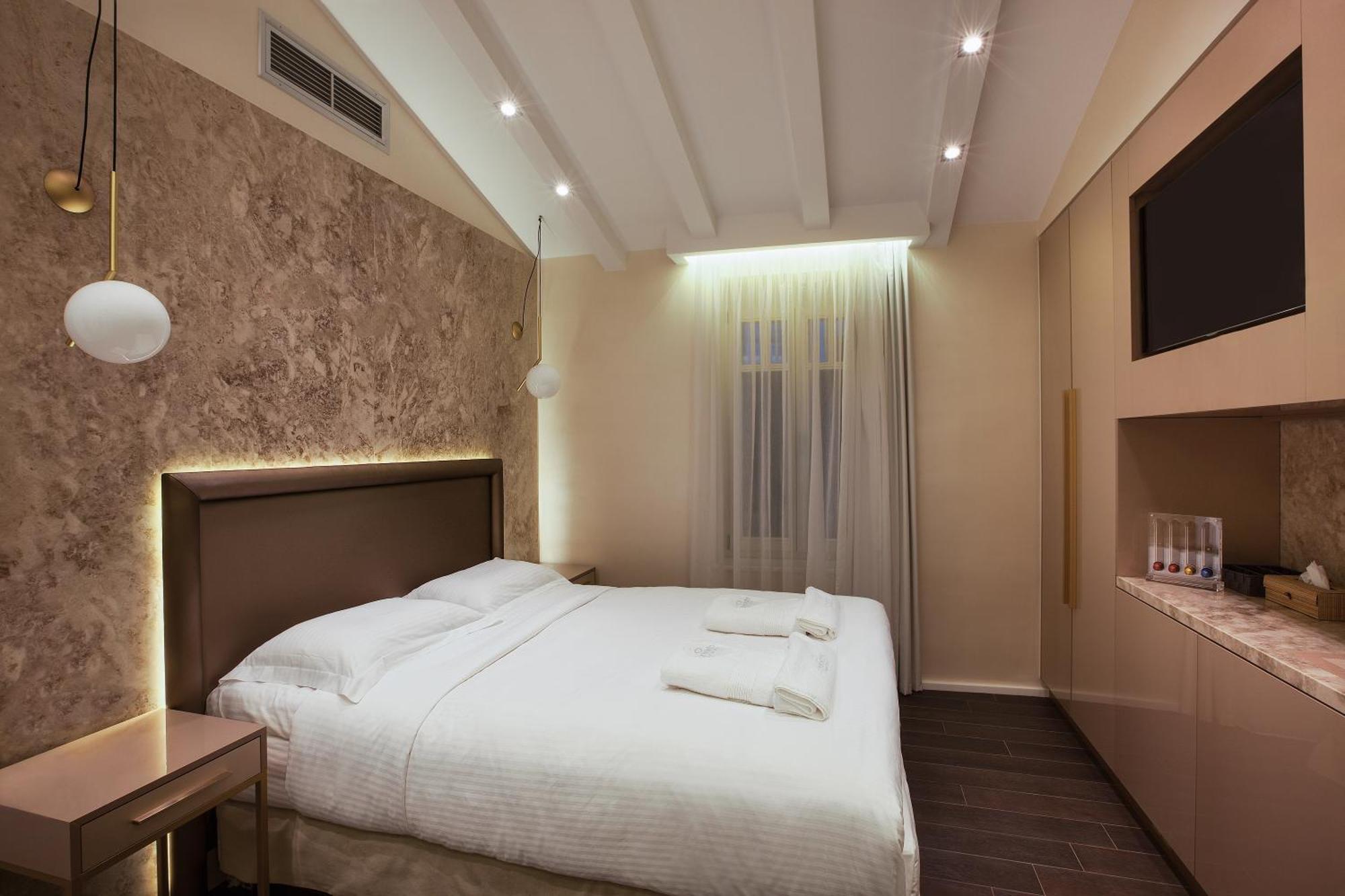 One-Bedroom Apartment,712570594:JPEG