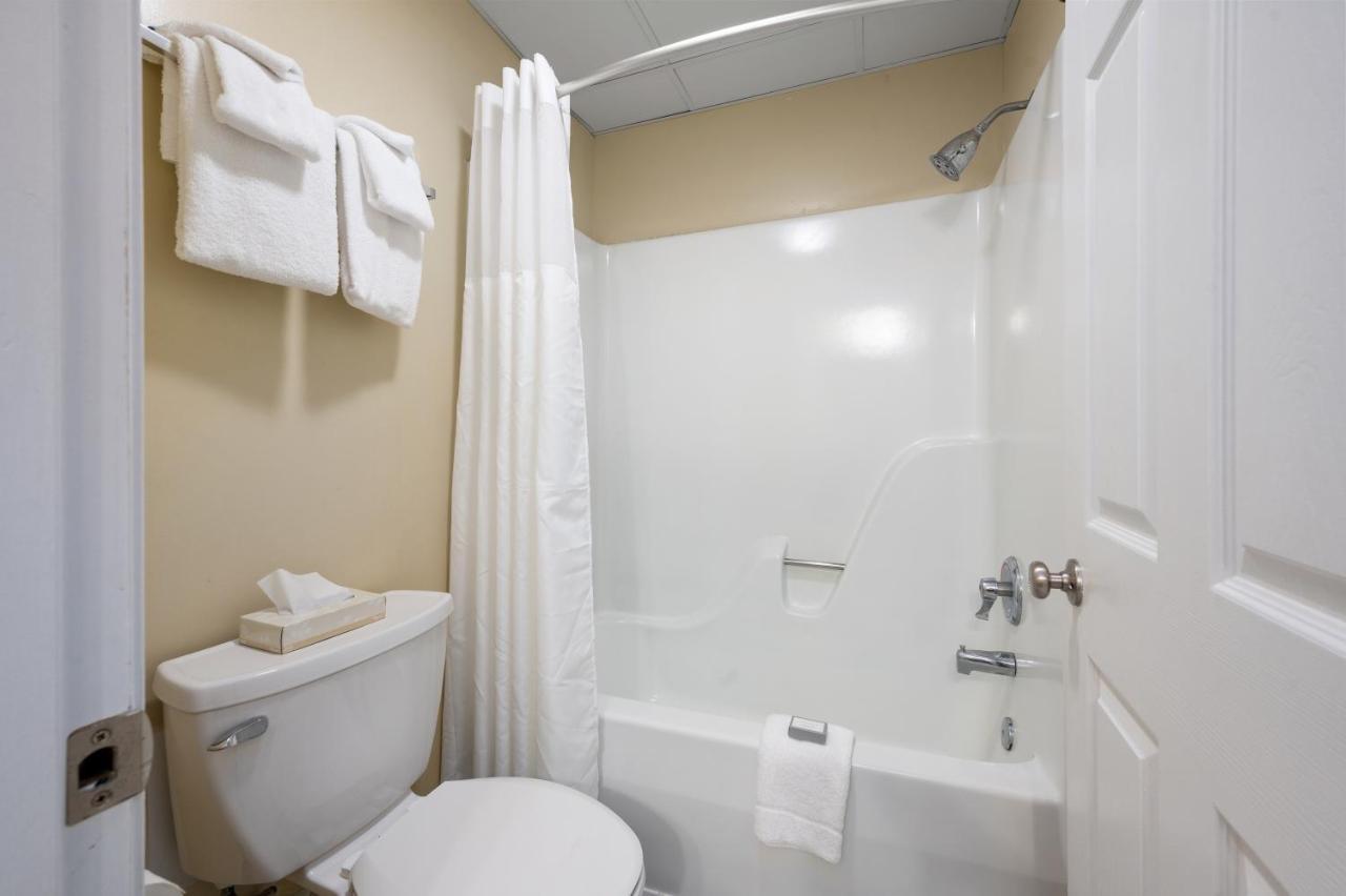 Queen Suite Two Queen Beds Street View No Pets Allowed