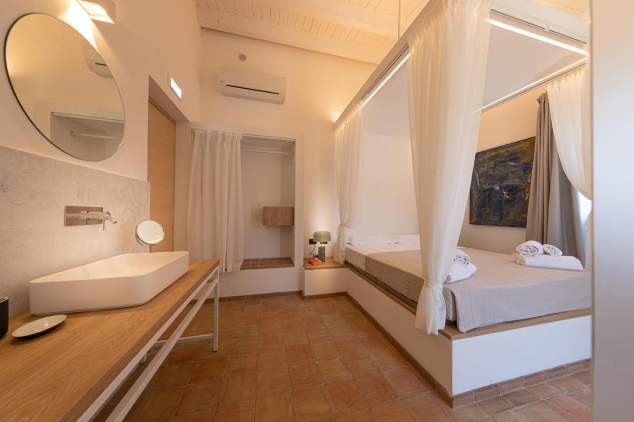 Deluxe Double Room Bath