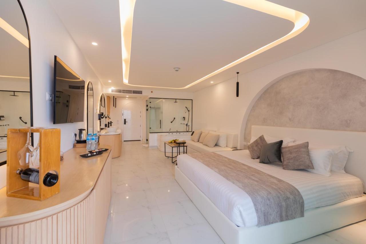 Deluxe Jacuzzi Room