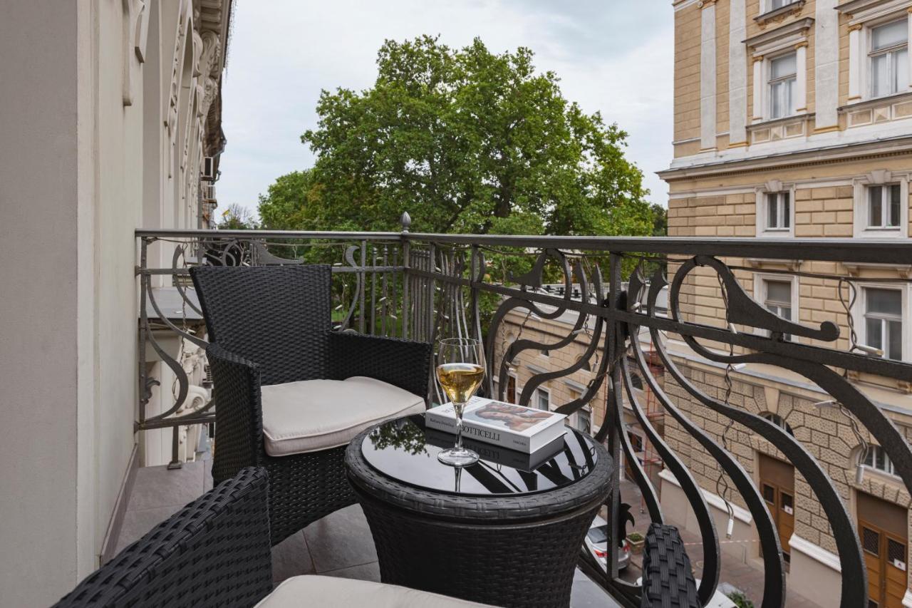 Suite Balcony,1296079429:JPEG