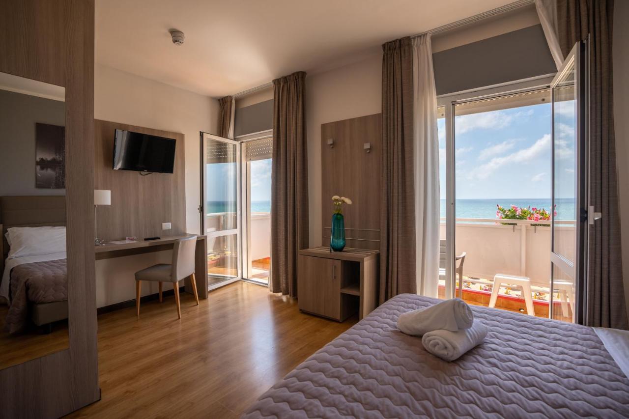 Deluxe Double or Twin Room Sea View