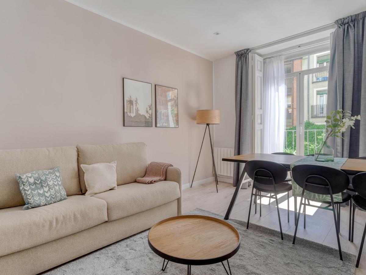Two-Bedroom Apartment Balcony,1296959926:JPEG