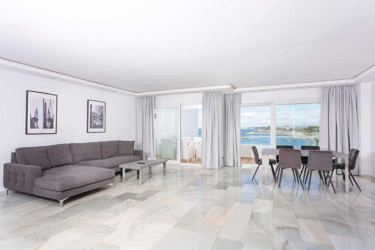 Deluxe Four-Bedroom Apartment with Sea View and Hot Tub,1296992692:JPEG