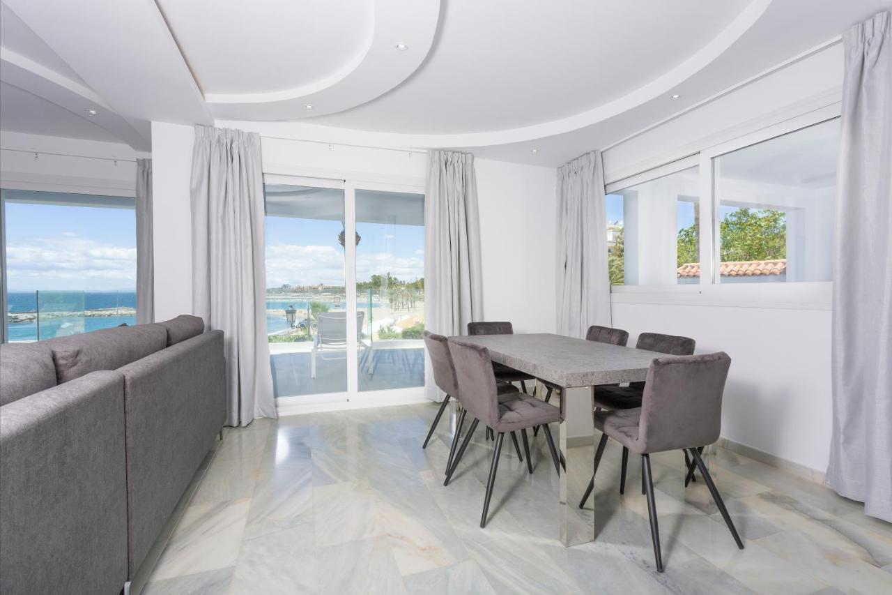 Deluxe Three-Bedroom Apartment City View