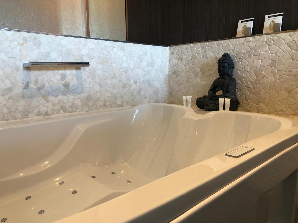 Suite,1300115902:JPEG