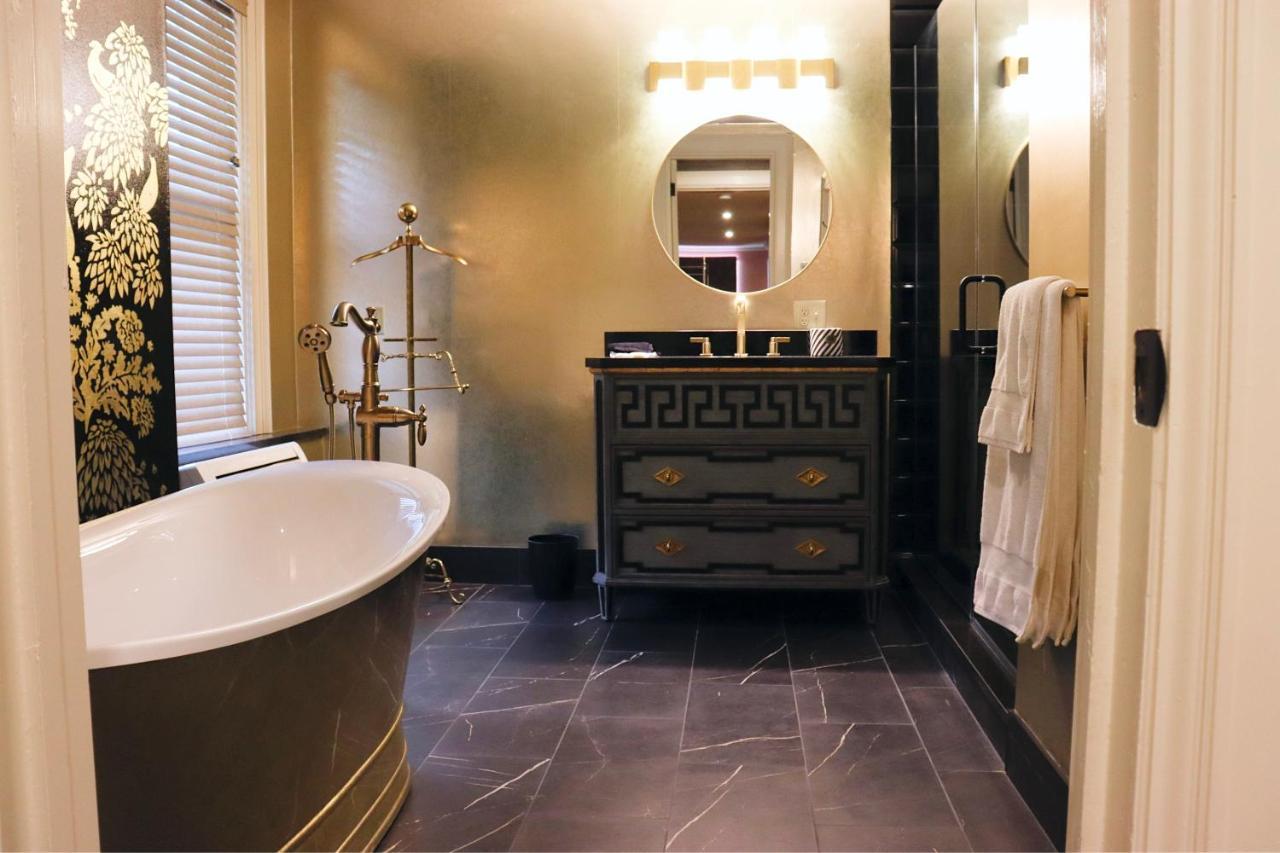 King Suite Spa Bath