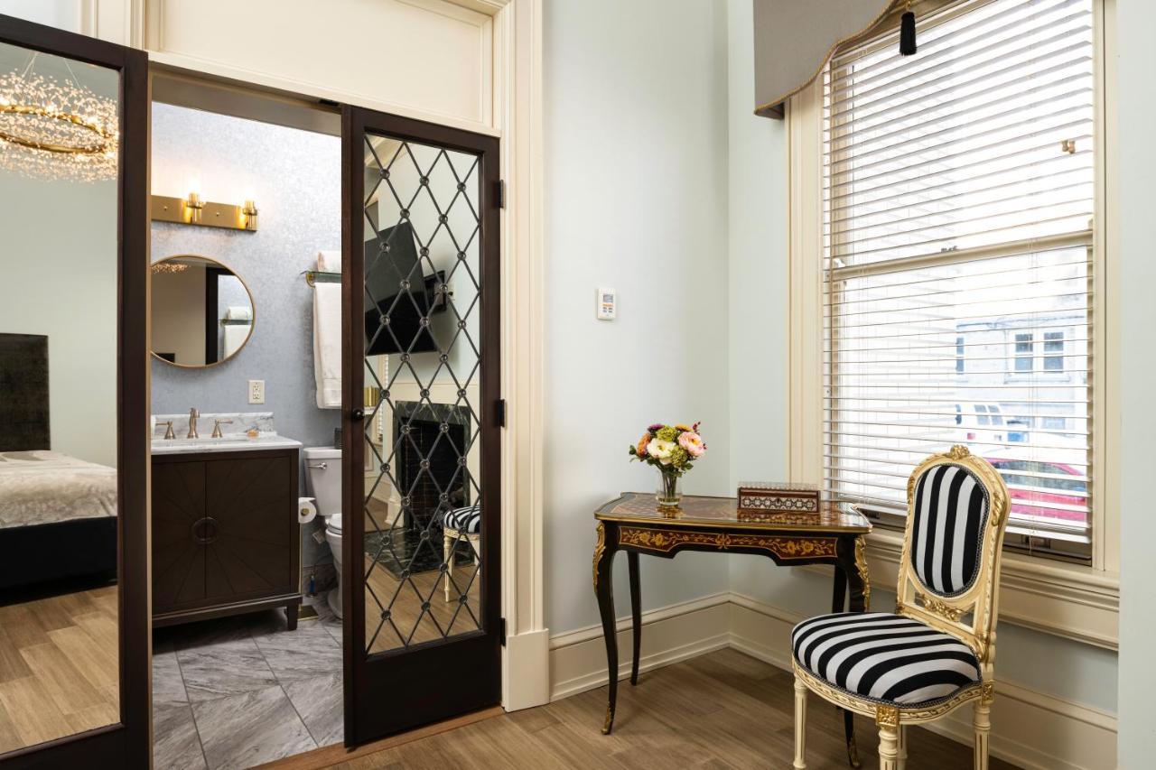 King Suite Fireplace