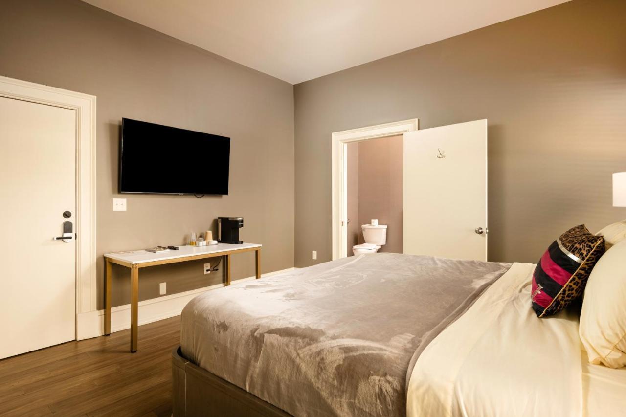 Deluxe King Suite