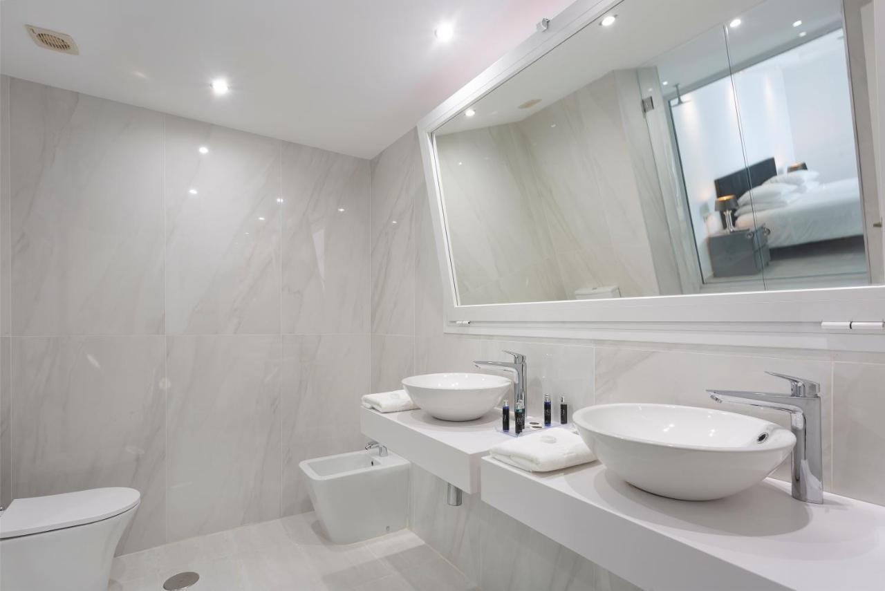 Deluxe Three-Bedroom Apartment with City View,1298488171:JPEG