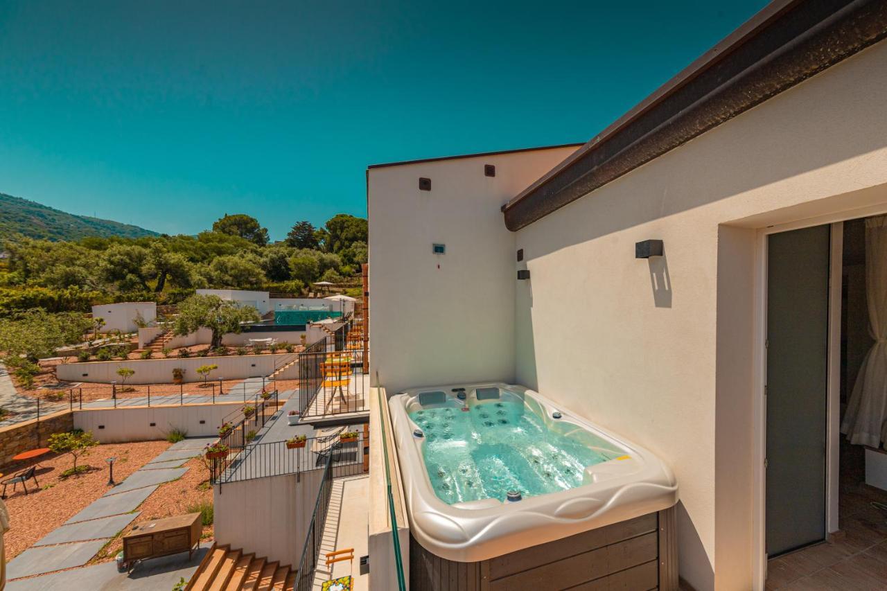 Deluxe Double Room Bath