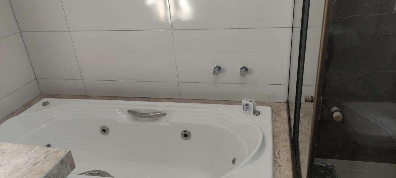 Queen Room Spa Bath
