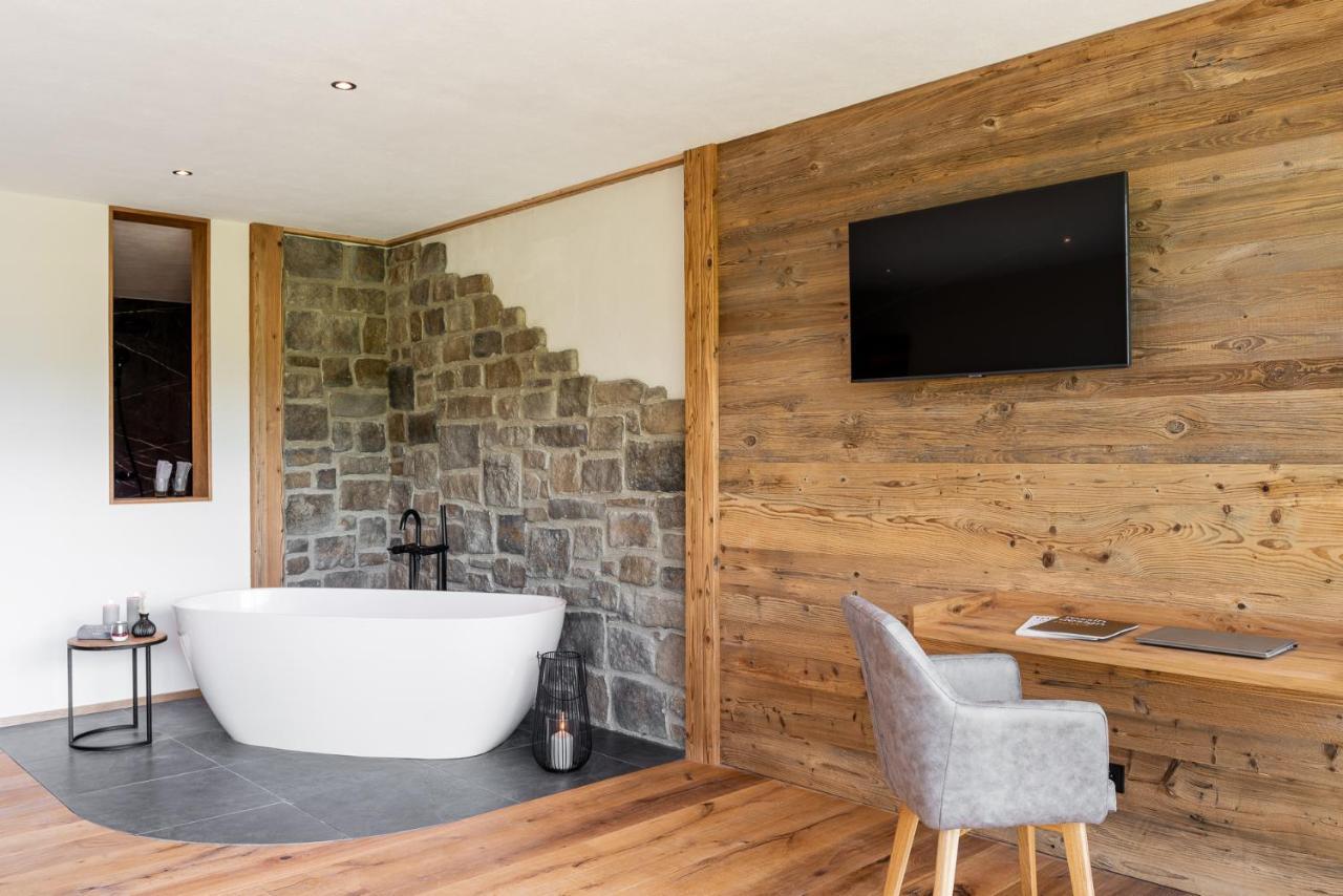 Deluxe Double Room Bath,1325642191:JPEG