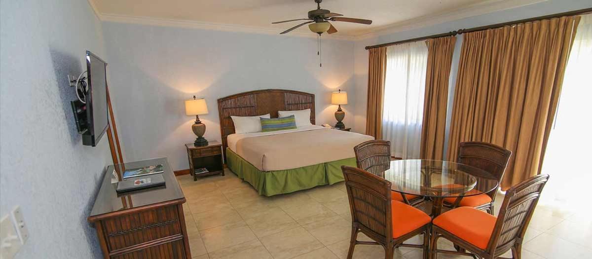 Coco Suit King Bed Balcony