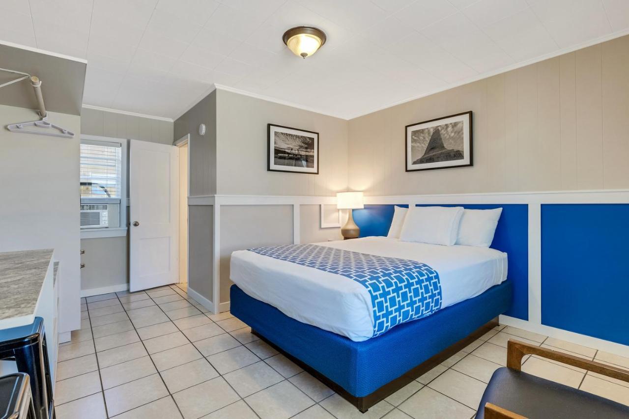 Standard Queen Room