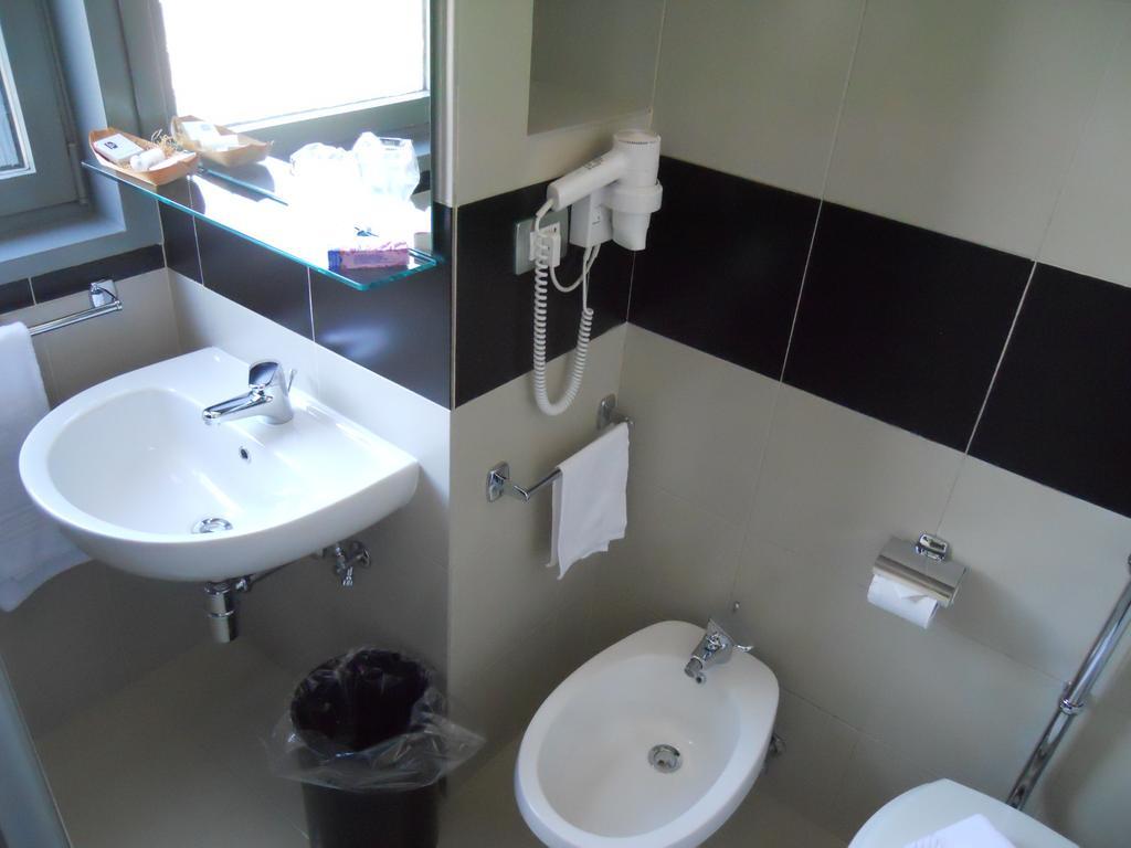 Single Room,259251293:JPEG
