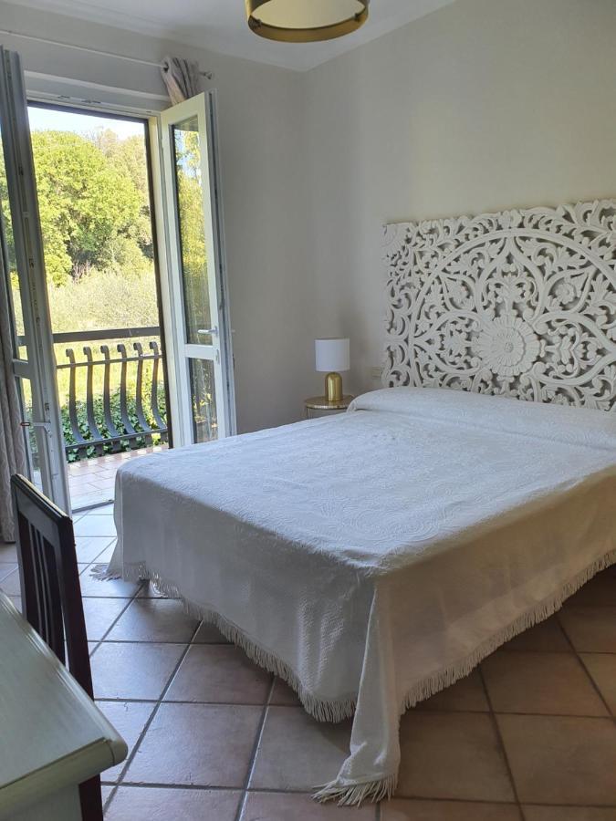 Queen Room Garden View