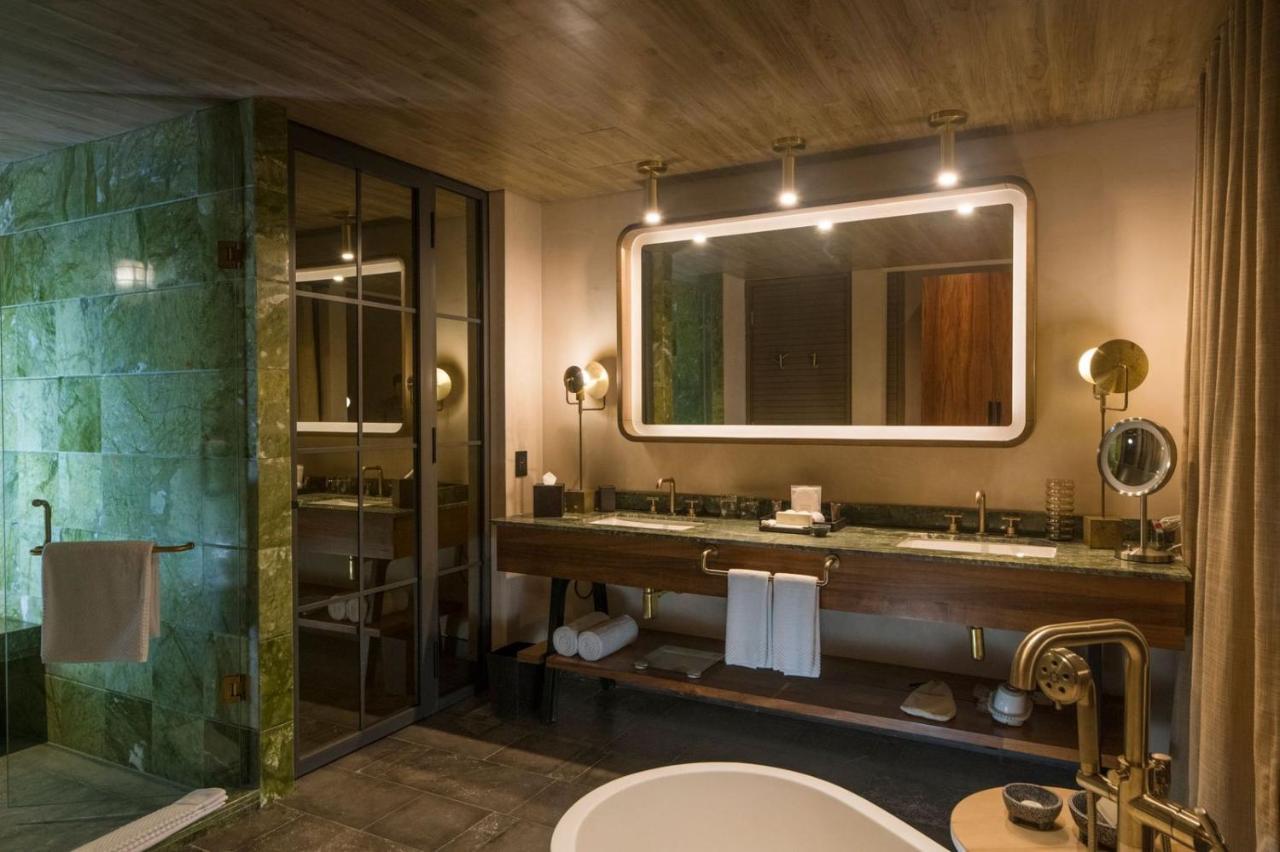 Inspira Corner King Suite