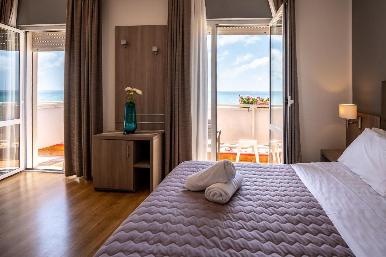Deluxe Double or Twin Room Sea View