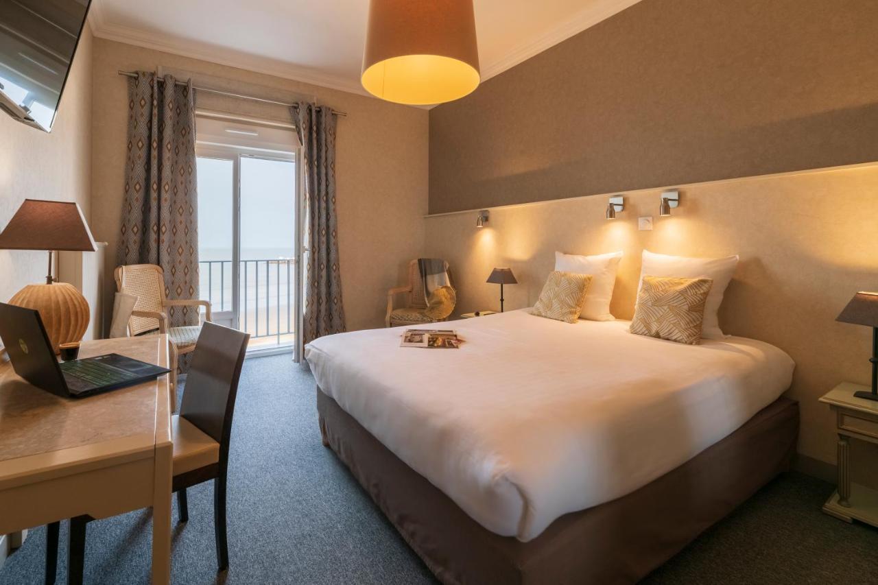 Double or Twin Room Sea View