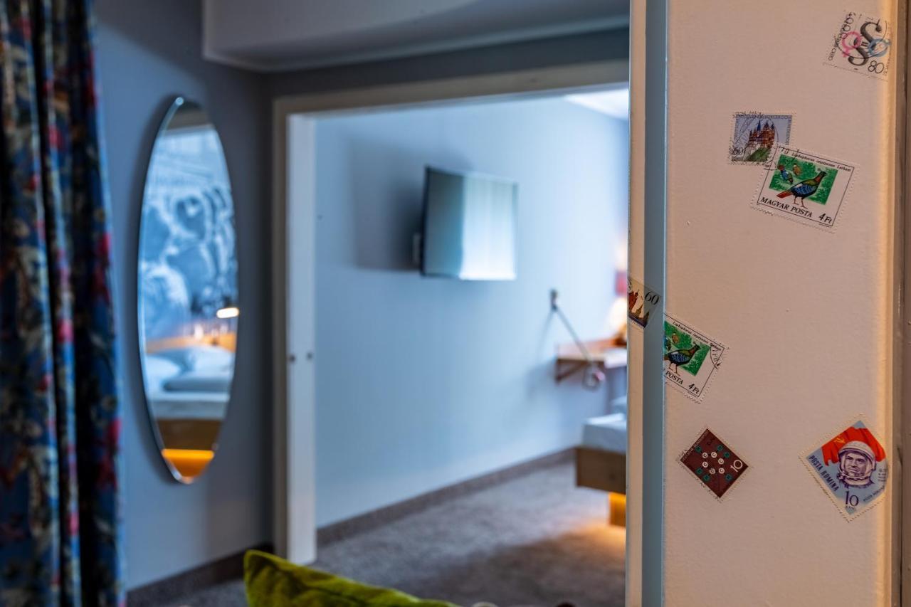 Doppelzimmer „Comfy Maxy" zum Teil mit Balkon
