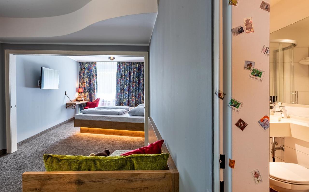 Doppelzimmer „Comfy Maxy" zum Teil mit Balkon