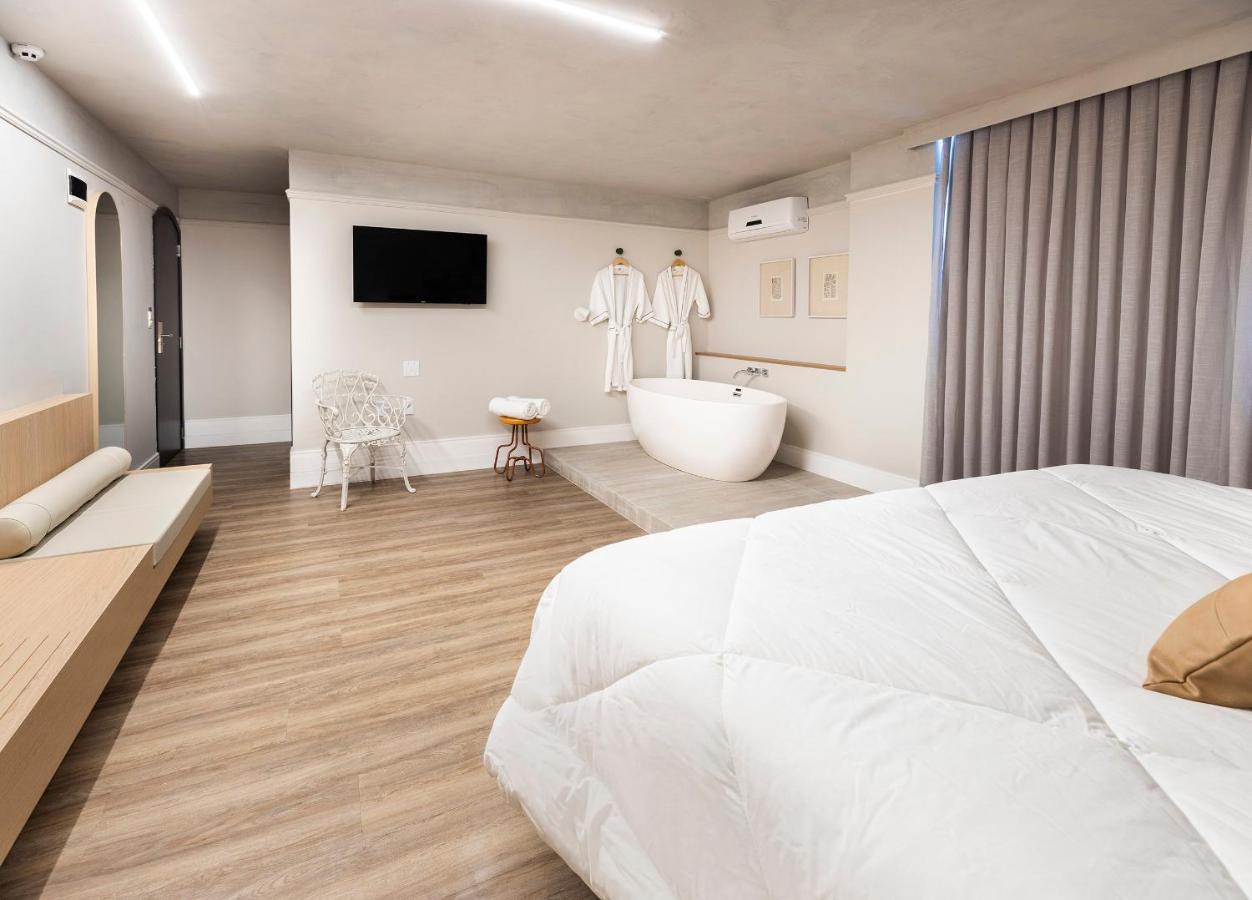 Deluxe Double Room Bath