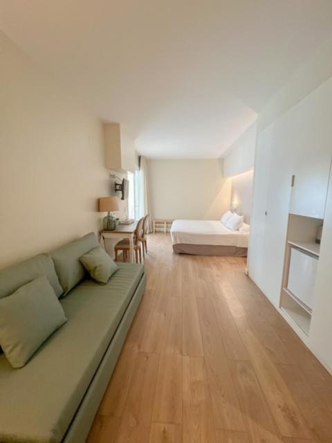 Deluxe Quadruple Room,342698455:JPEG