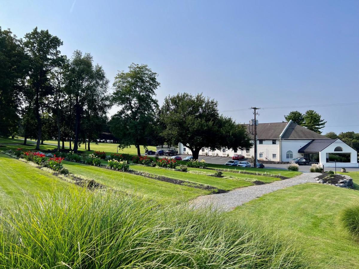 King Pond View with Patio/Balcony - East Wing