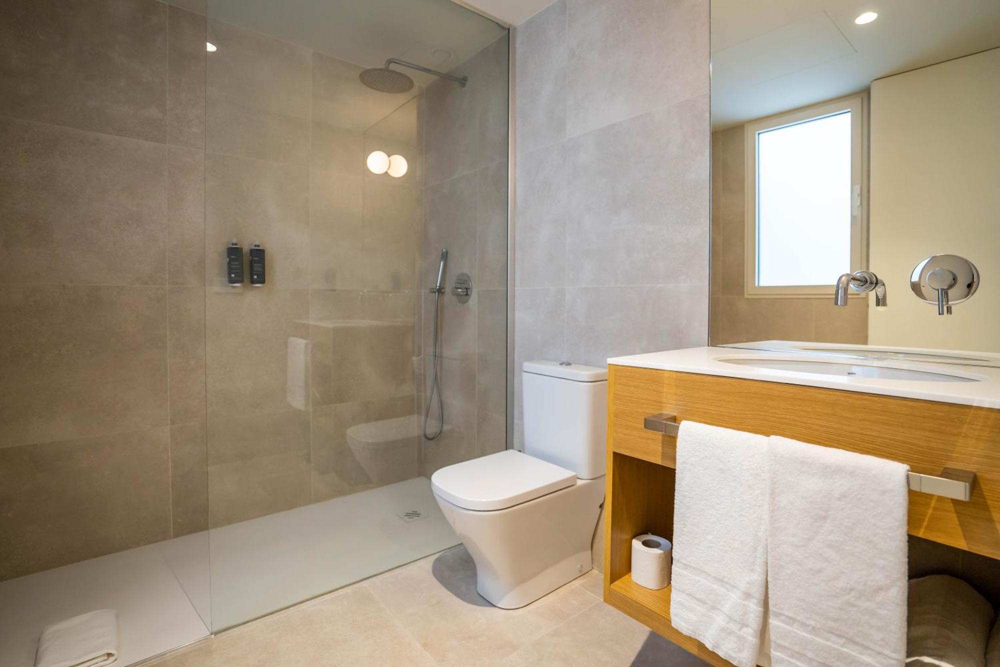 Double Room with Balcony,1337413547:JPEG