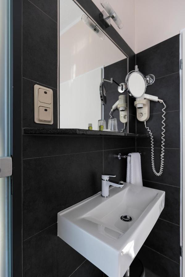Single Room,1301543692:JPEG