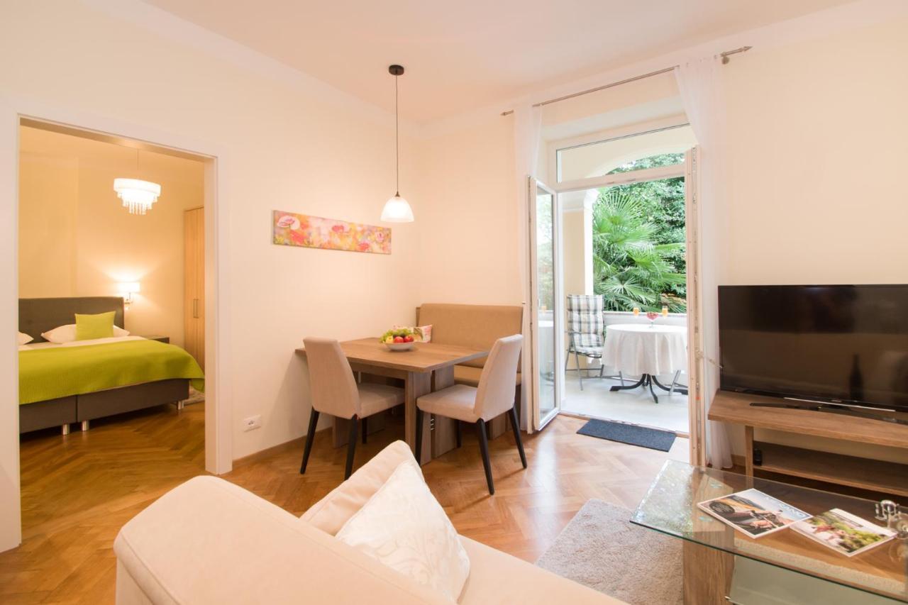 One-Bedroom Apartment Balcony,1301747029:JPEG