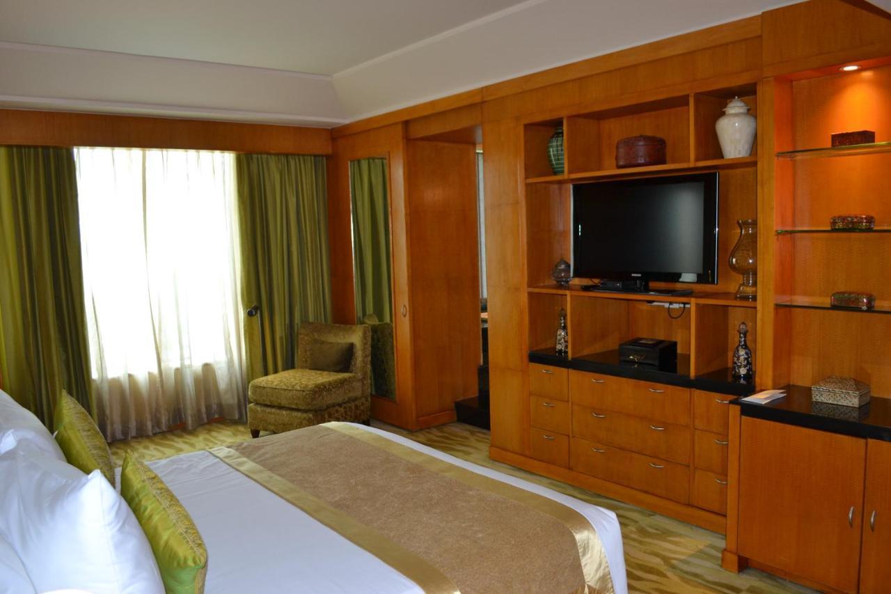 Presidential Suite on session of 30 mins Spa on food & Soft beverage services on Laundry service Per per room,1305251986:JPEG