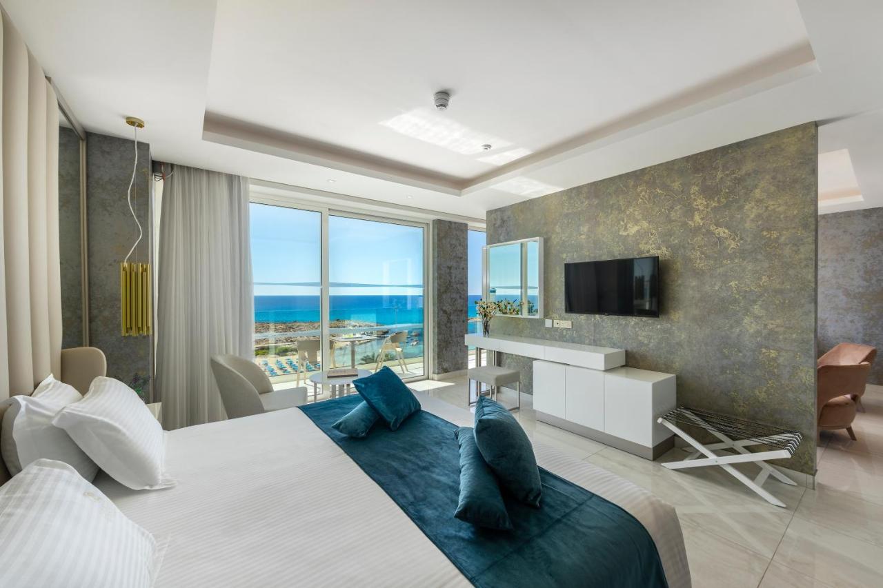 Suite Front Sea View