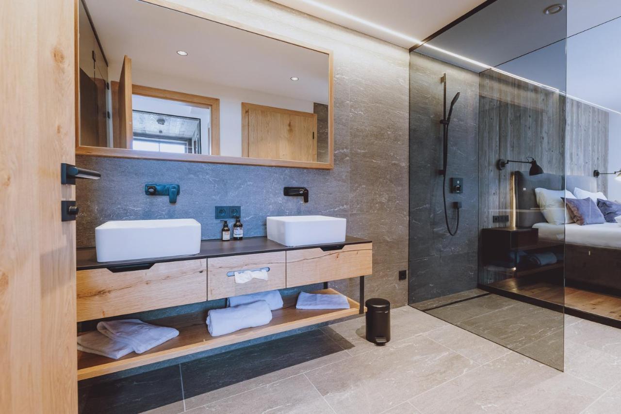Superior Panorama Suite Sauna Bathtub