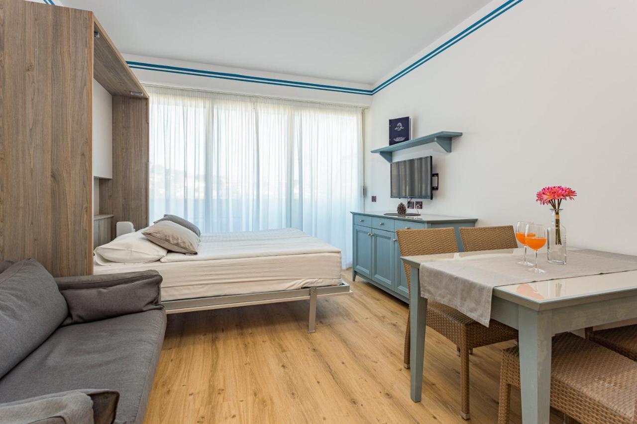 Superior One-Bedroom Apartment Balcony
