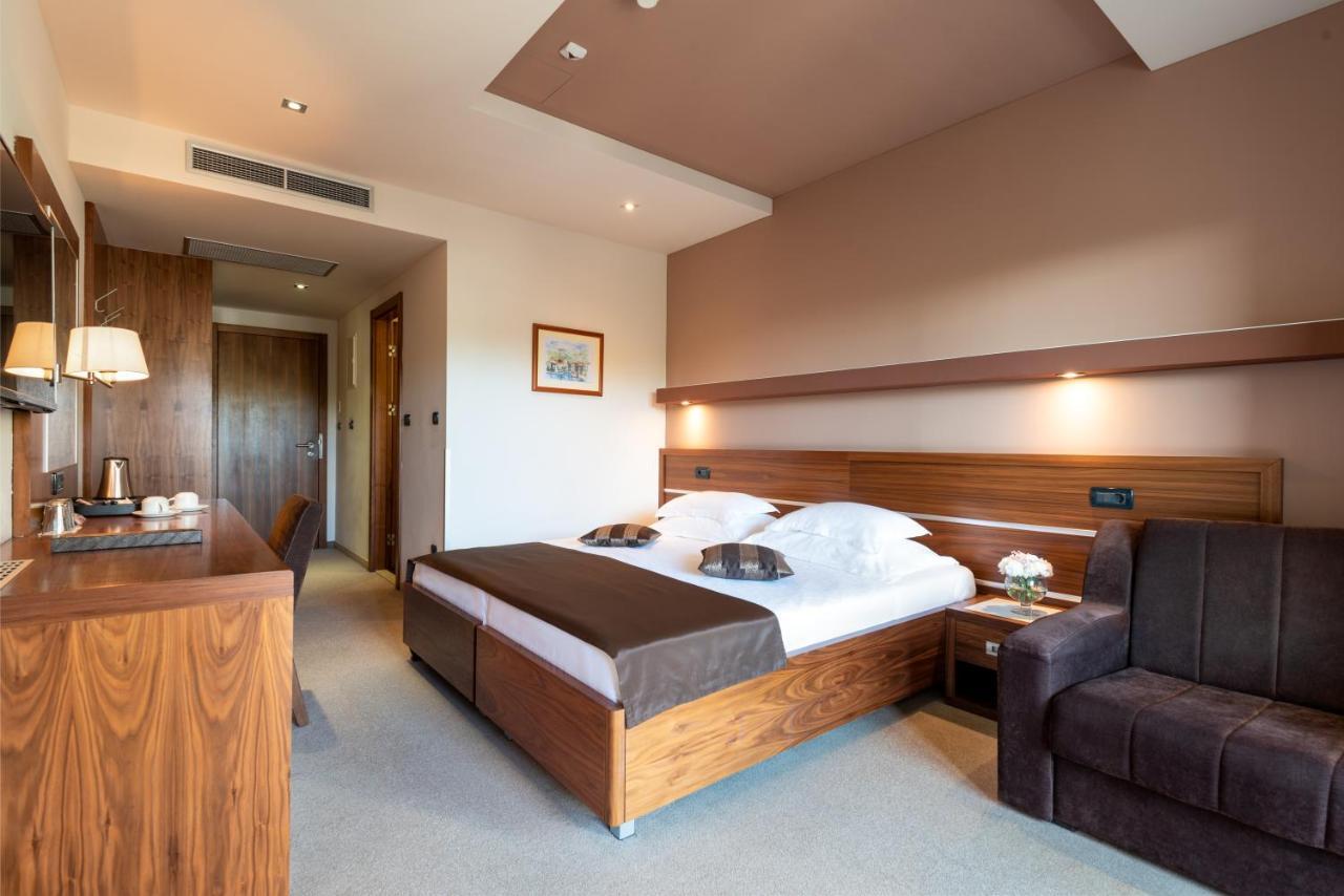 Double or Twin Room Partial Sea View