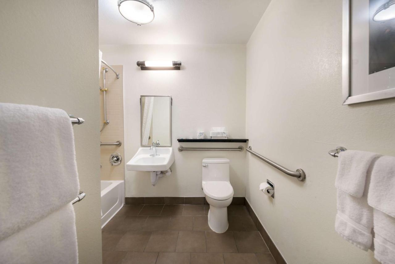 One-Bedroom Queen Suite,1305930691:JPEG