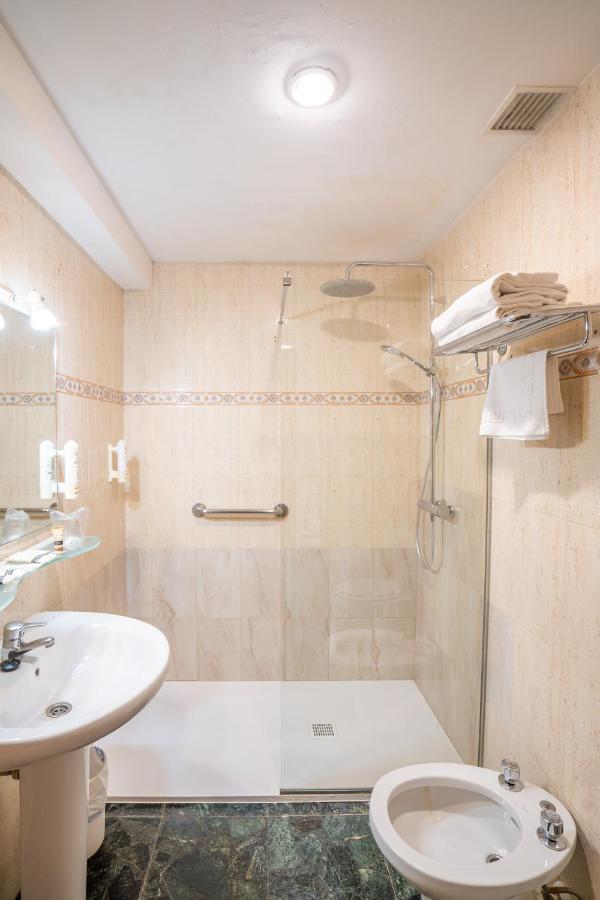 Two Connecting Double Rooms,1477201456:JPEG