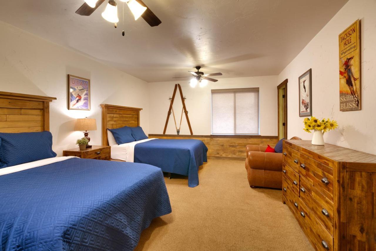 Queen Room Two Queen Beds