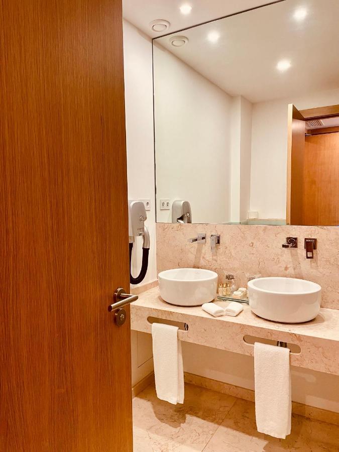 Double Room,1306593079:JPEG