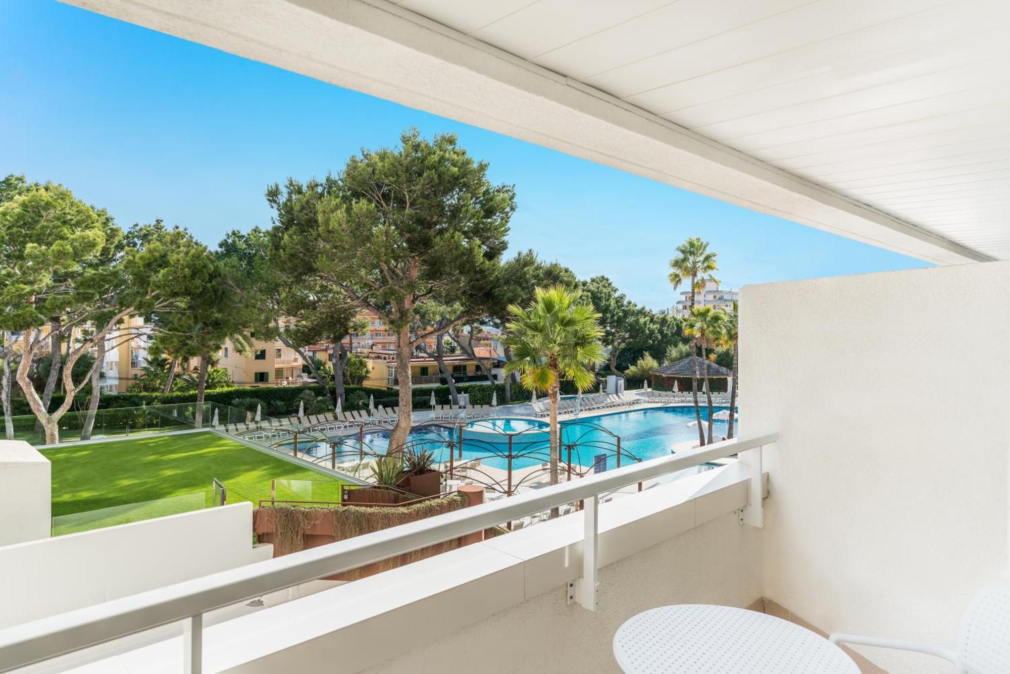 Double Room Pool View,1557513058:JPEG